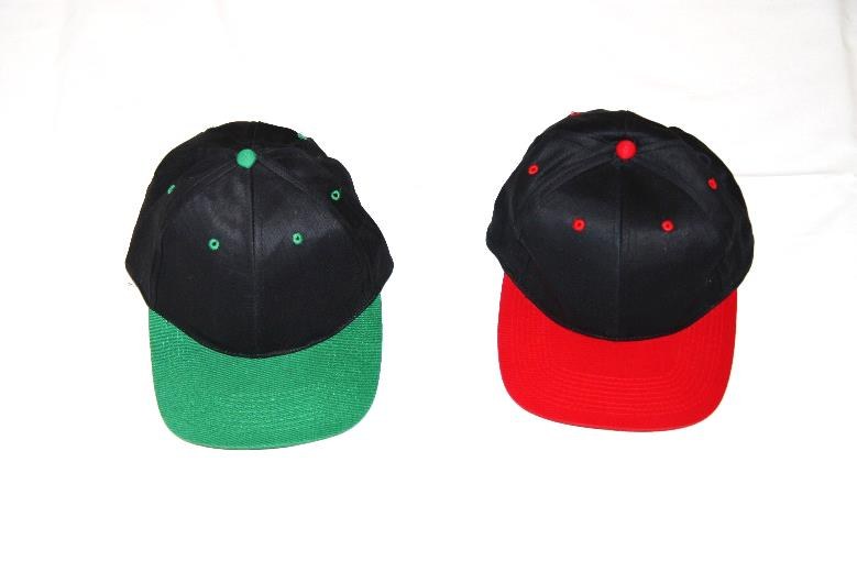 Casquettes rouges et vertes
